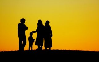「親族」と「親類」と「親戚」と「身内」って何が違うの？ - コトバの泉